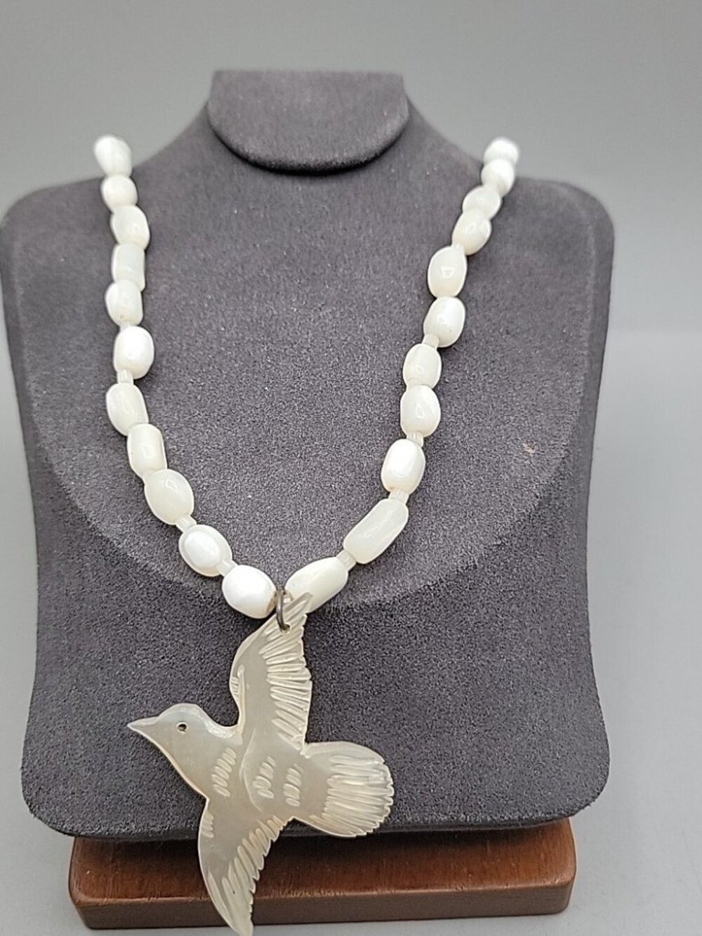 Mother Of Pearl Bead Carved Dove Pendant Necklace 22" Rare 6.5mm Made in Israel